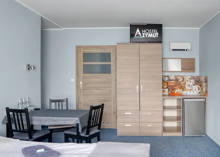 Azymut אכסניה *