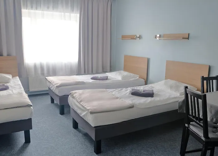 Azymut אכסניה Września