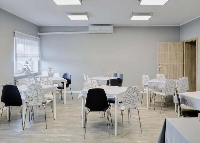 Azymut אכסניה Września