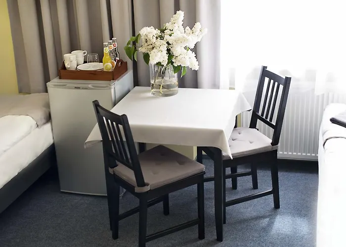 Azymut אכסניה *