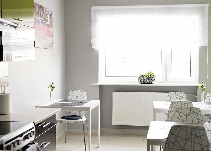 Azymut אכסניה *